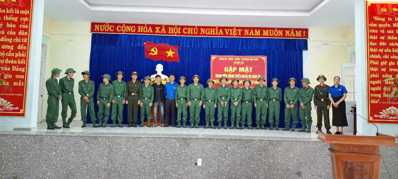 A group of people in uniform
Description automatically generated