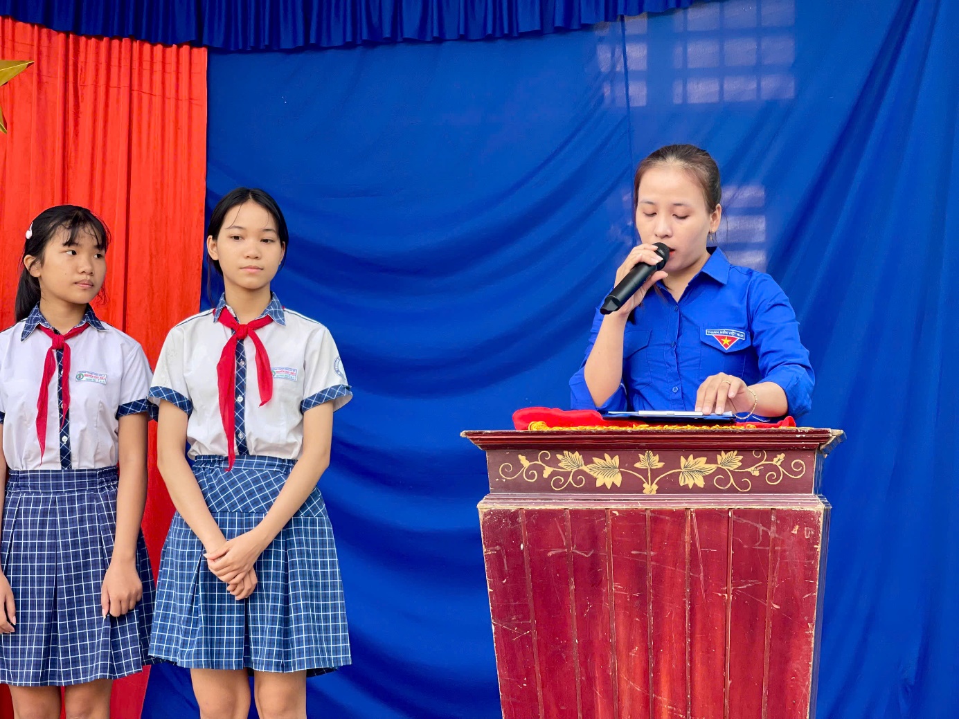 A group of girls standing at a podium Description automatically generated